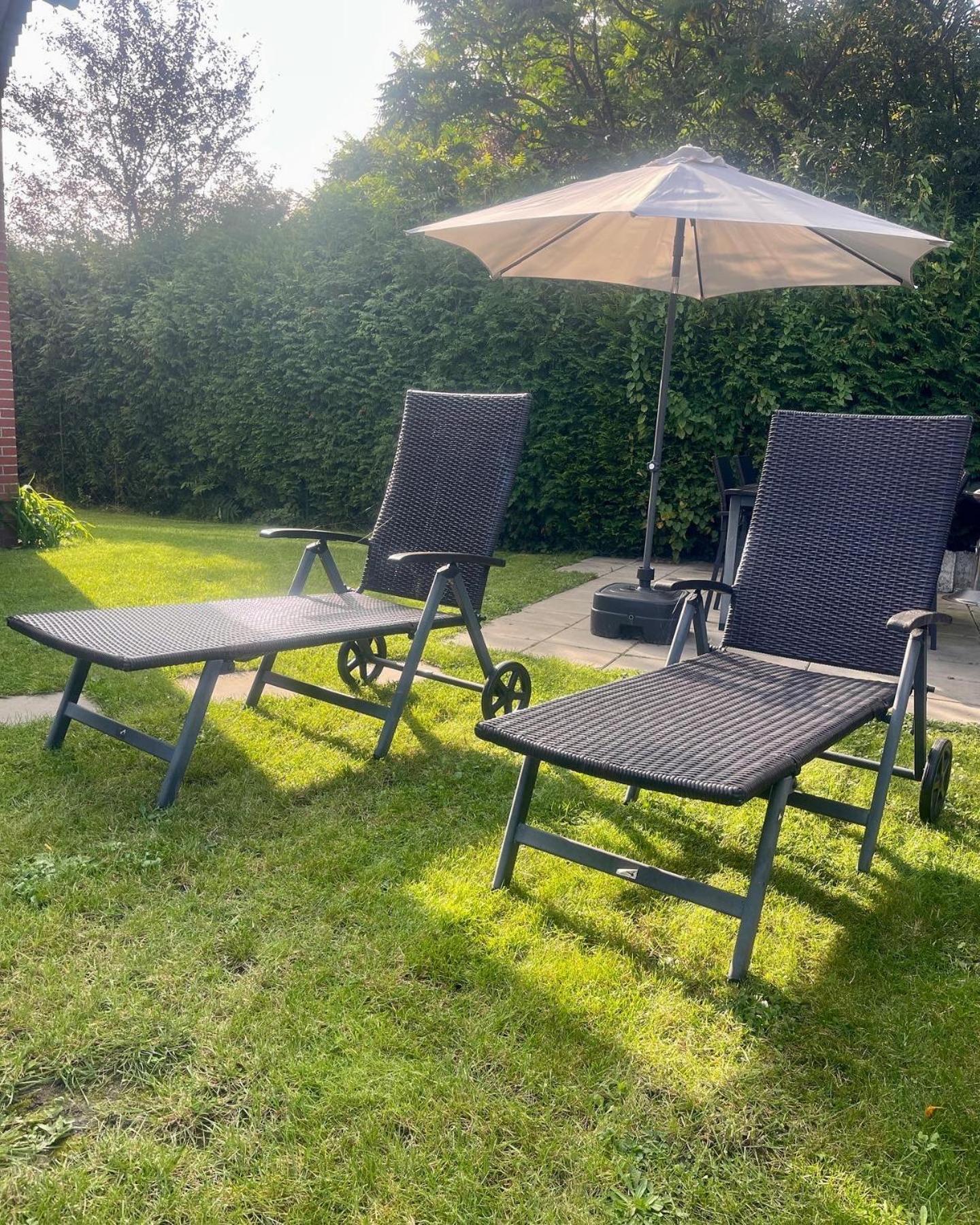 Ferienwohnung Mit Balkon Und Eingezaeunten Garten Аурих Екстериор снимка